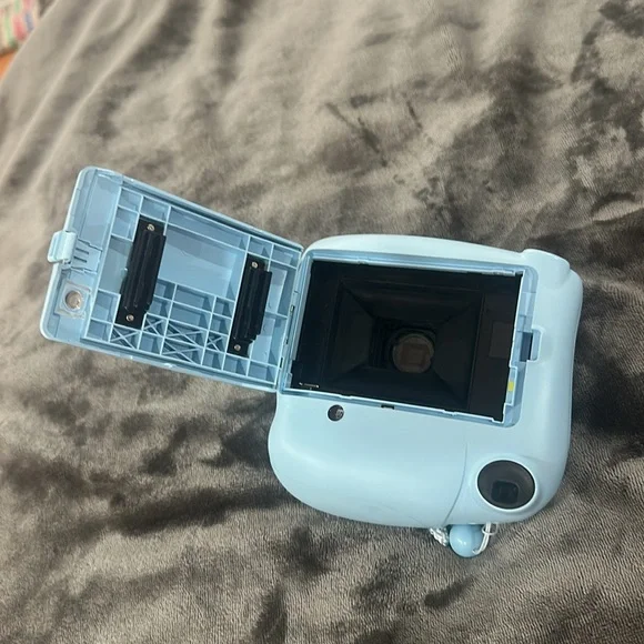 Fujifilm Instax Mini 7+ Instant Camera - Blue - Picture 3 of 7